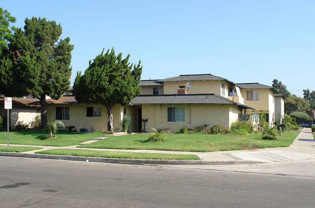 405 W Tularosa Ave in Orange, CA - Building Photo