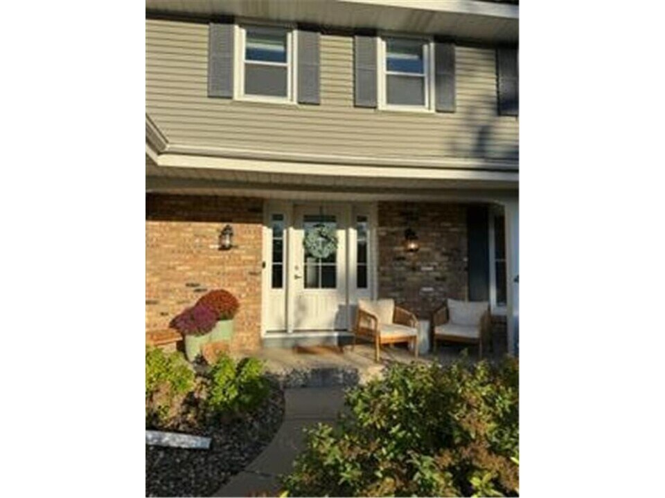 9718 Palmer Cir in Minneapolis, MN - Building Photo