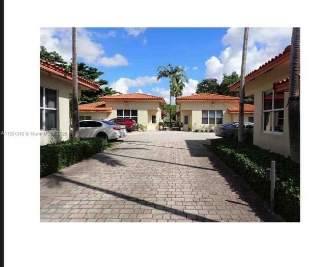 2577 NE 184th Terrace in North Miami Beach, FL - Building Photo - Building Photo