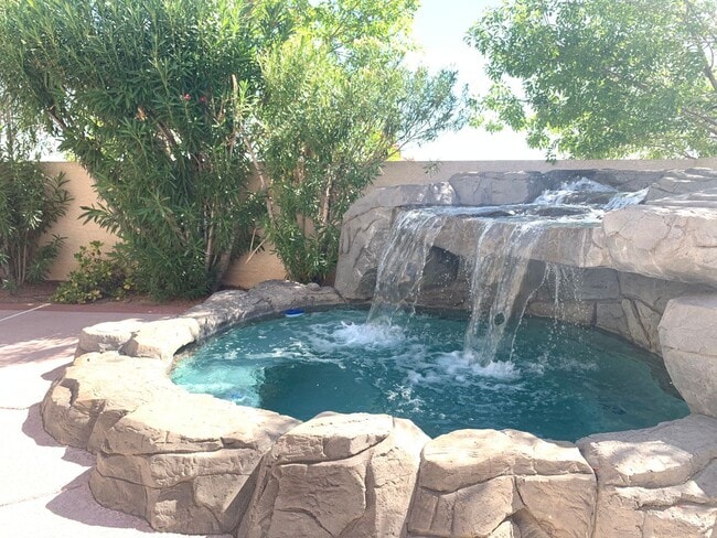 138 Cam Capri in Henderson, NV - Building Photo - Building Photo
