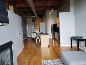 1500 W Monroe St, Unit 423 in Chicago, IL - Foto de edificio - Building Photo