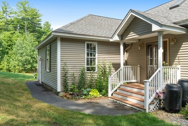 7 Charles Pl in Pepperell, MA - Building Photo - Building Photo