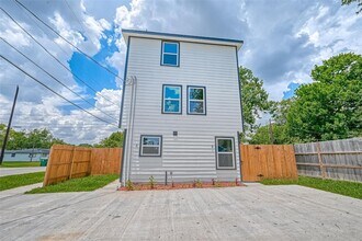8125 Eastover St-Unit -A in Houston, TX - Building Photo - Building Photo