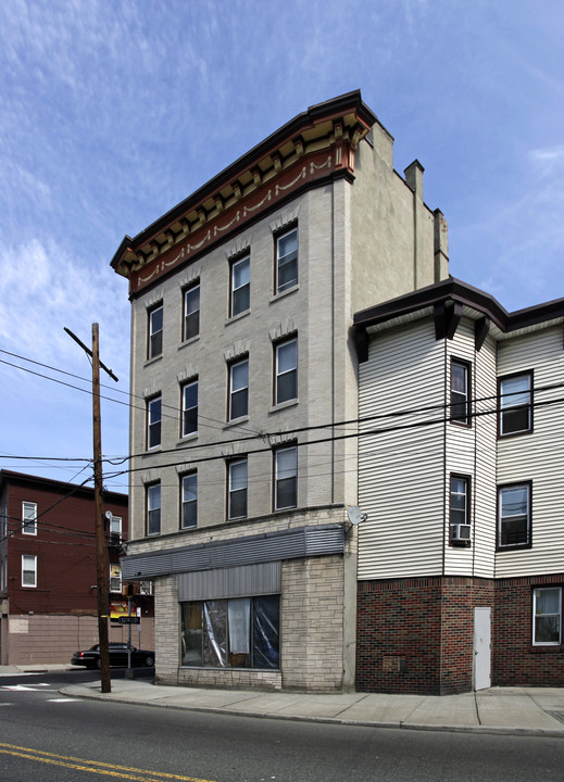 680 Summit Ave in Jersey City, NJ - Building Photo