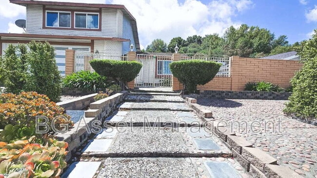 322 Falcon Way in Hercules, CA - Building Photo - Building Photo