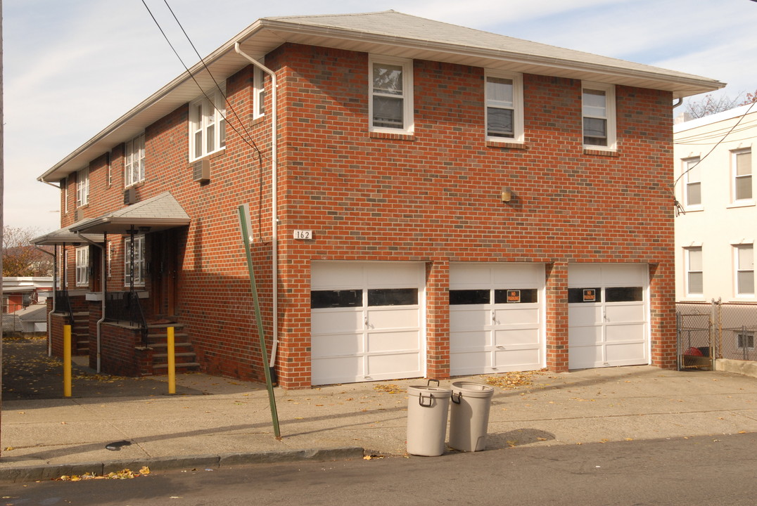 162 E 16th St in Paterson, NJ - Foto de edificio