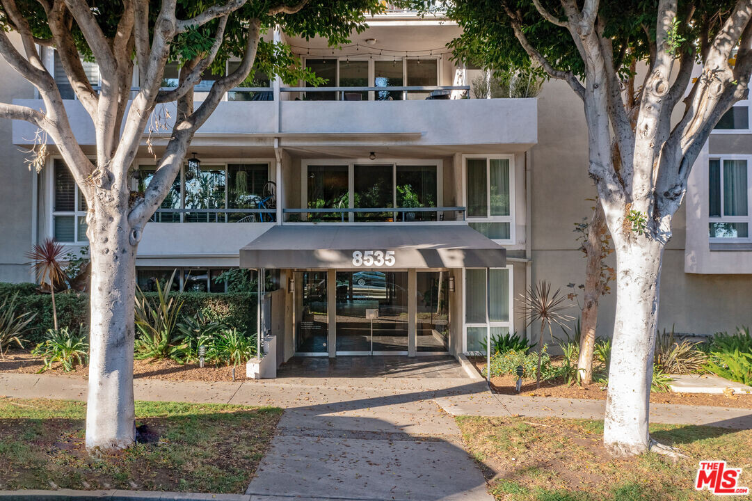 8535 W Knl Dr-Unit -208 in West Hollywood, CA - Building Photo