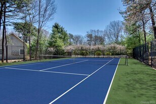 492 E Hampton Sag Harbor Turnpike in East Hampton, NY - Building Photo