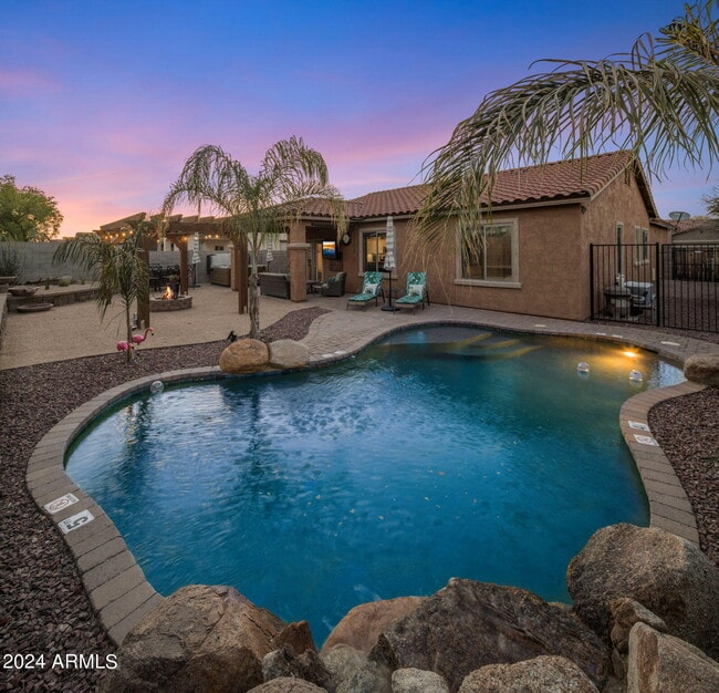 1537 E Indigo St in Gilbert, AZ - Foto de edificio - Building Photo