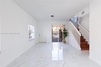 1009 SW 144th Ave in Pembroke Pines, FL - Building Photo - Building Photo