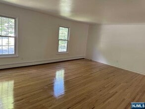 63 N Farview Ave in Paramus, NJ - Building Photo - Building Photo