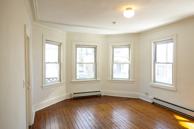 30 Royal St, Unit Apt 1 in Providence, RI - Building Photo - Building Photo