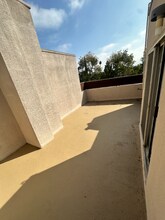 15009 Moorpark St in Los Angeles, CA - Foto de edificio - Building Photo