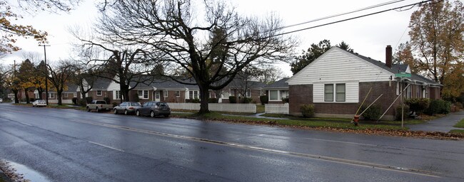 Crystal Park in Portland, OR - Foto de edificio - Building Photo