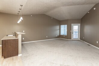 MacArthur Square Apartments in Sioux Falls, SD - Foto de edificio - Interior Photo