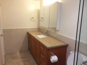 242 Dennis Dr in Daly City, CA - Foto de edificio - Building Photo