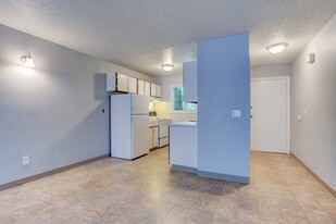Barbur Place BP-675 in Portland, OR - Building Photo