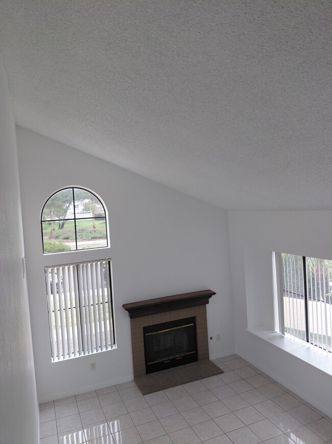 2331 Conway Dr in Escondido, CA - Building Photo - Building Photo