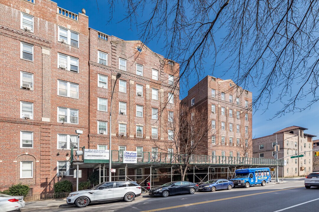 8215 35th Ave in Jackson Heights, NY - Building Photo