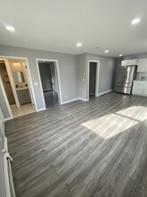 8 Main St, Unit apt A in Bloomingdale, NJ - Building Photo - Building Photo