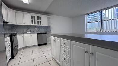 20401 NE 30th Ave, Unit 4128 in Aventura, FL - Building Photo - Building Photo