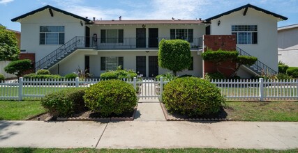 12581 Kensington Lane in Garden Grove, CA - Foto de edificio - Building Photo