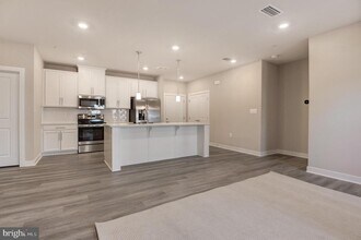 12875 Mosaic Pk Wy in Herndon, VA - Building Photo - Building Photo