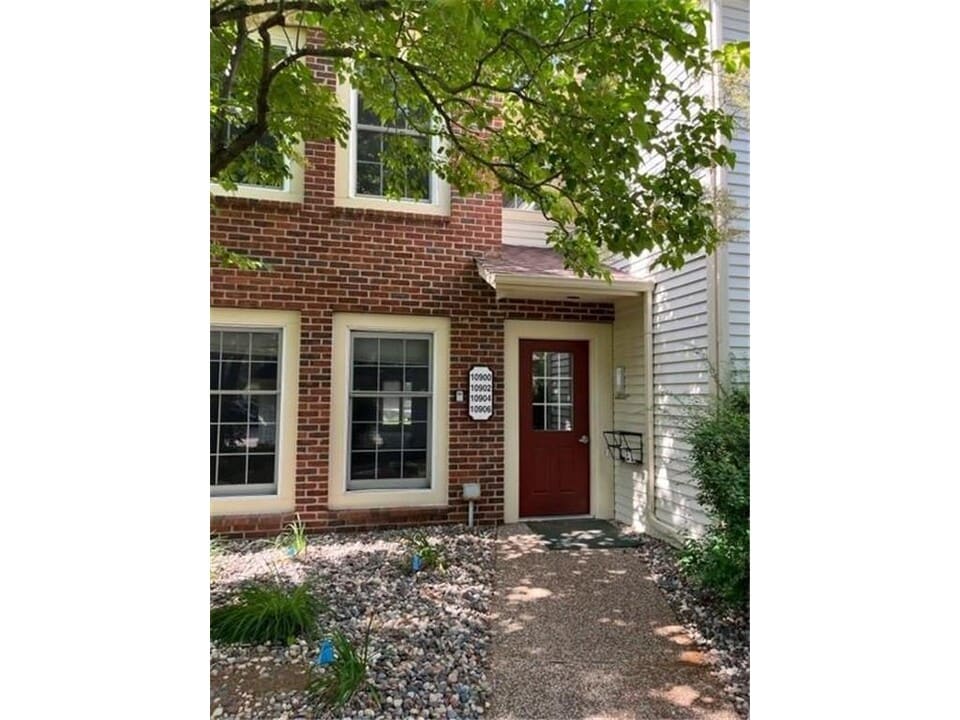10906 Quebec Ave S in Minneapolis, MN - Building Photo