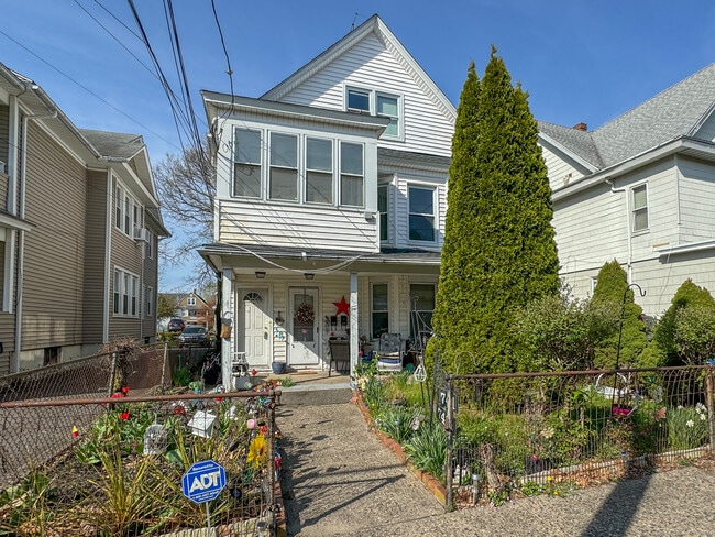 741 Brewster St in Bridgeport, CT - Building Photo - Building Photo