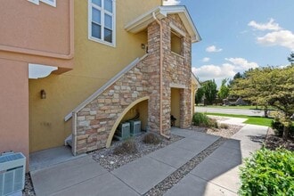 105 Lucca Dr in Evans, CO - Foto de edificio - Building Photo