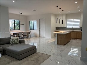 4493 NW 81st Ave in Doral, FL - Building Photo - Building Photo