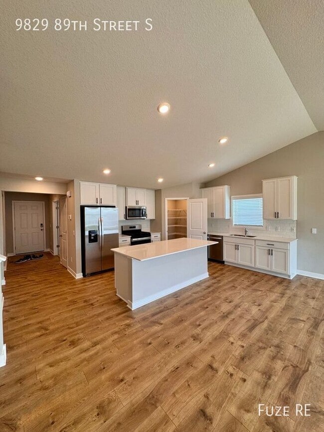 9829 89th St S in Cottage Grove, MN - Building Photo - Building Photo