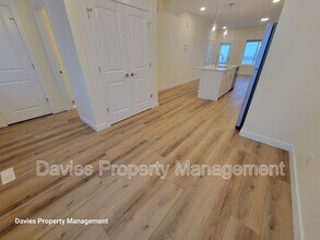 4582 Warbler Loop NW in Edmonton, AB - Building Photo - Building Photo