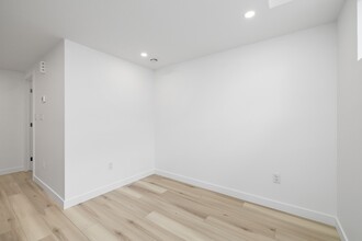 8664-8677 77 St NW in Edmonton, AB - Building Photo - Building Photo