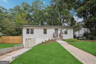 1335 E Washington Ave in East Point, GA - Building Photo