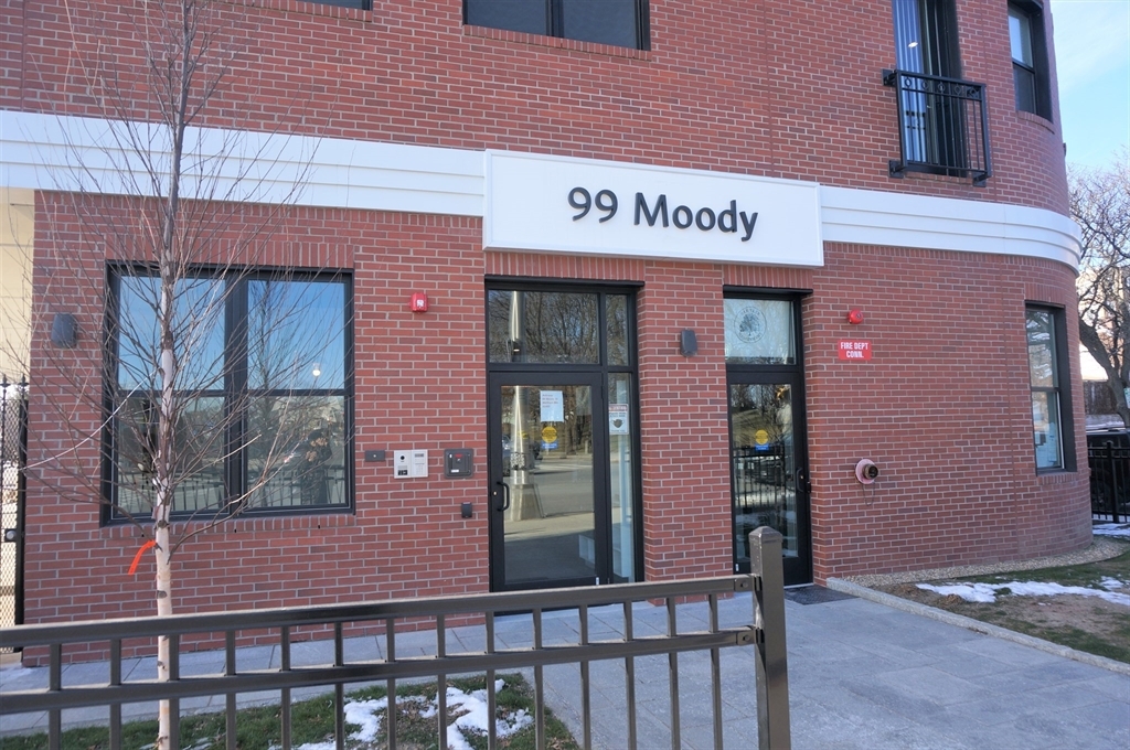 99 Moody St in Waltham, MA - Building Photo