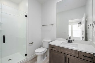 11056 S Lake Run Rd in South Jordan, UT - Foto de edificio - Building Photo