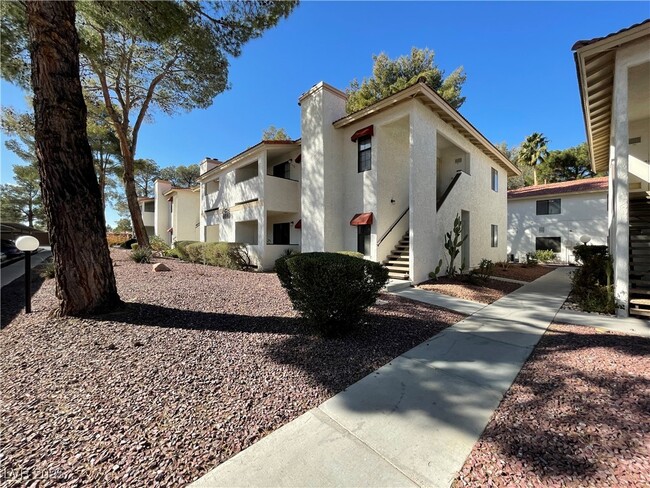 6669 W Tropicana Ave in Las Vegas, NV - Building Photo - Building Photo