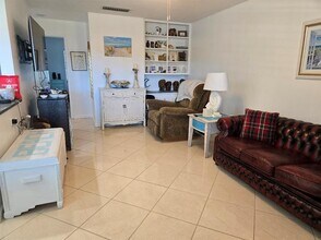 650 Pinellas Point Dr S in St. Petersburg, FL - Building Photo - Building Photo