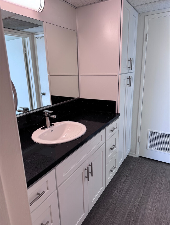 Vista Real Apartments in Granada Hills, CA - Building Photo - Building Photo