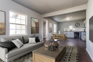 300 S 3rd St in Bonham, TX - Building Photo