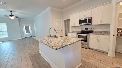 7004 Spring Gardens Dr in Baton Rouge, LA - Foto de edificio - Building Photo