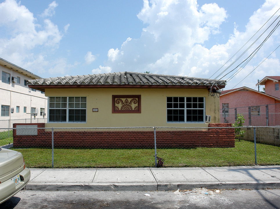 1021 SW 3rd St in Miami, FL - Building Photo