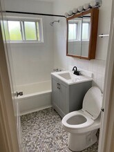 4921 Crain St, Unit 2C in Skokie, IL - Foto de edificio - Building Photo