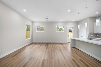 8119 Esther Acres Ln in Houston, TX - Building Photo - Building Photo