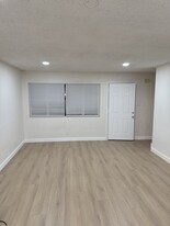 317 E 57th St, Unit 3 in Long Beach, CA - Building Photo - Building Photo