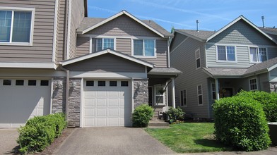 Liberty Oaks Townhomes in Tualatin, OR - Foto de edificio - Building Photo