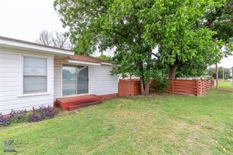 1402 Herring St in Merkel, TX - Building Photo - Building Photo