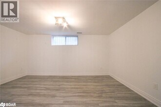 34 Glenmanor Dr in Oakville, ON - Building Photo - Building Photo