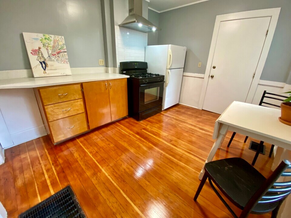132 Bremen St, Unit 2 in Boston, MA - Building Photo